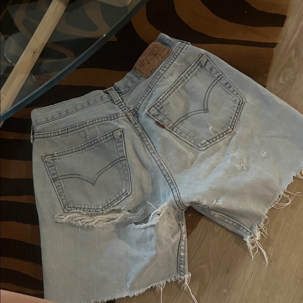 VTG LEVIS distressed shorts✨